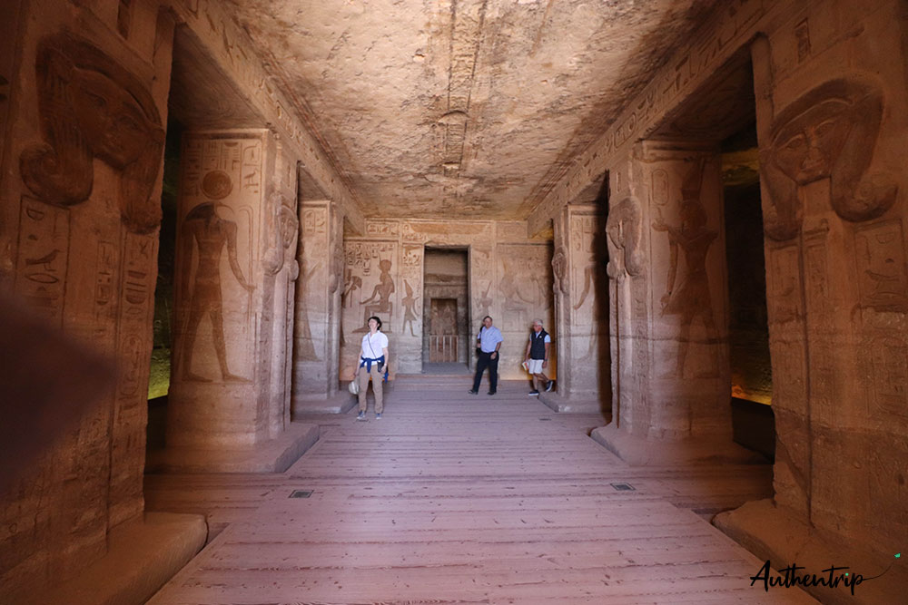intérieur du temple de Nefertari