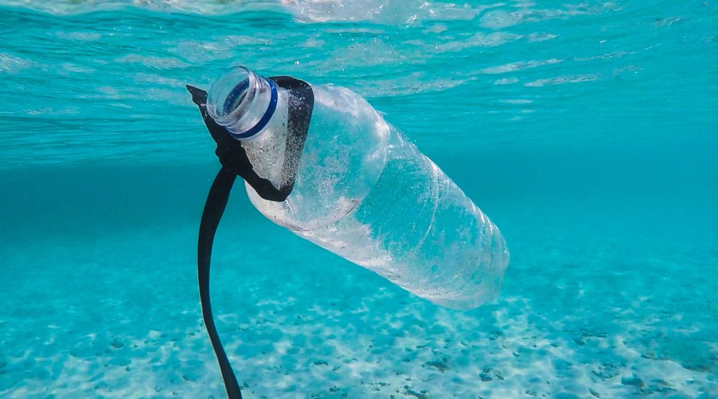 bouteille plastique océan