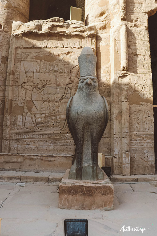 statue horus edfou