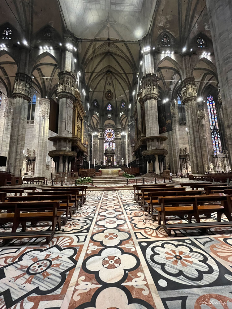 intérieur cathédrale milan