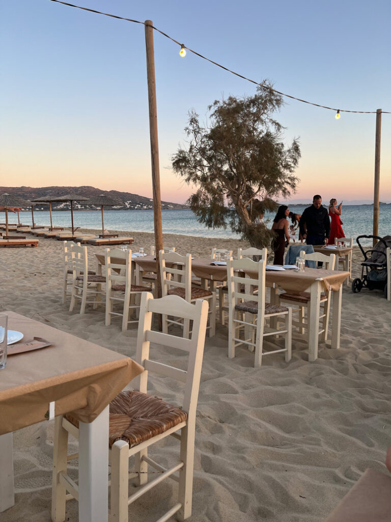 restaurant sur la plage naxos plaka