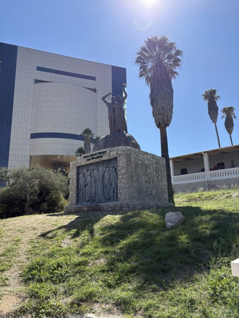 statue memorial genocide namibie